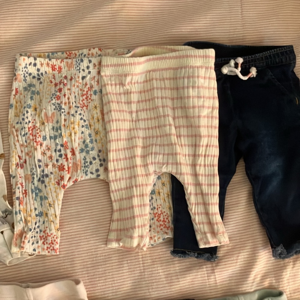Lot of ~3 month bottoms - Picture 3 of 4
